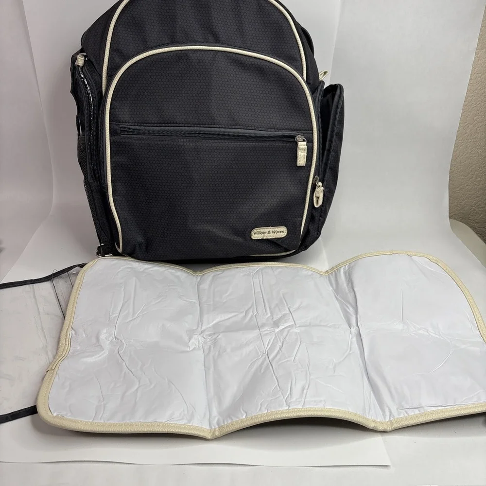 Willow & Woves Back Pack Changing Station Diaper Bag Dark Gray pre- Owned‎